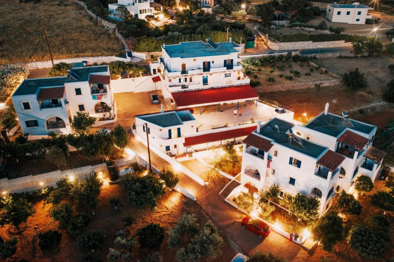 Theofilos Appartements Livadi  エクステリア 写真