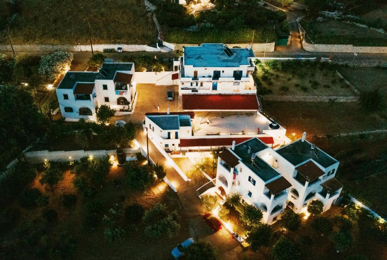 Theofilos Appartements Livadi  エクステリア 写真
